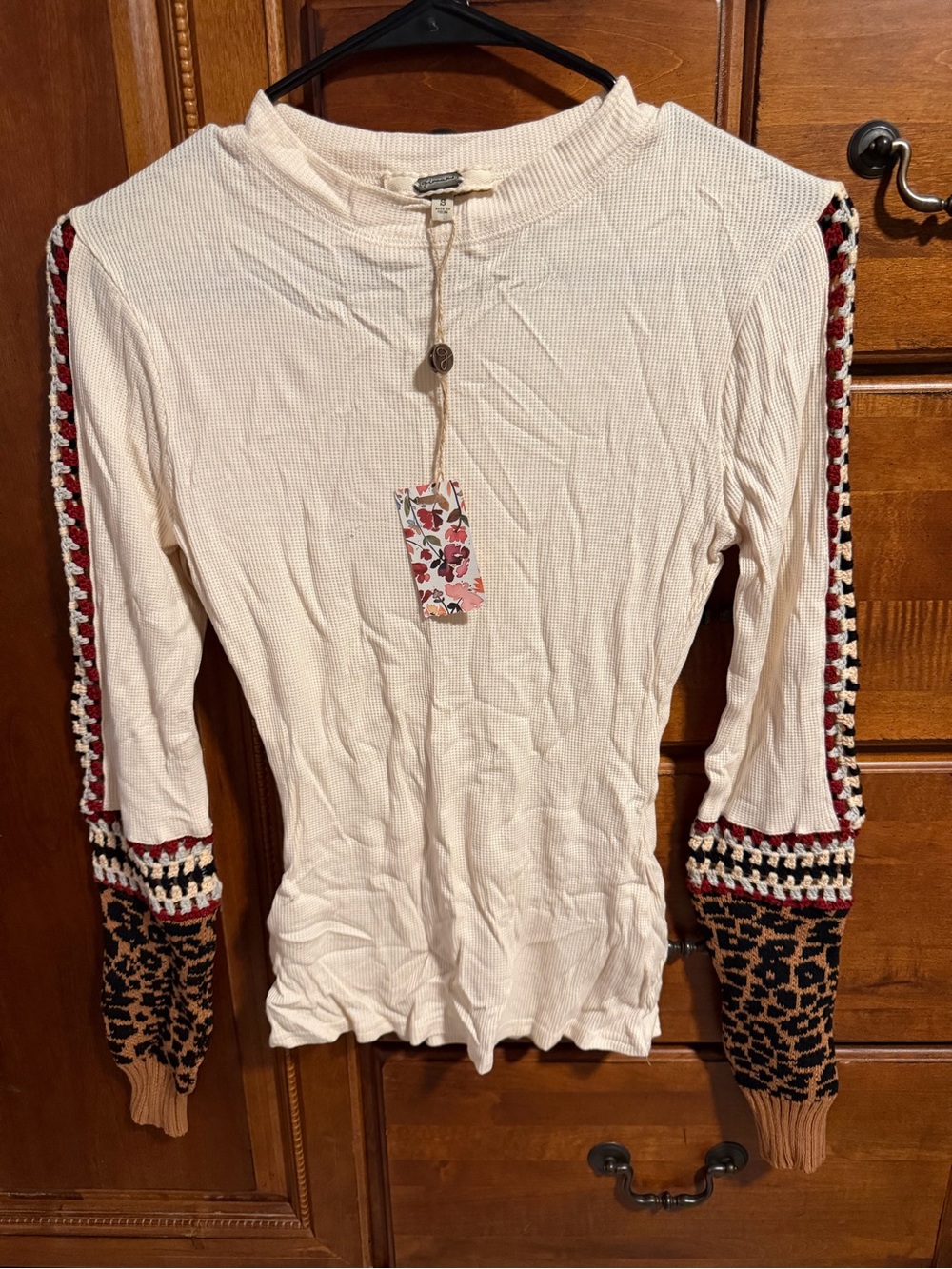 gimmicks by BKE Cream Long-Sleeve Thermal Top with Red Crochet & Leopard Cuffs